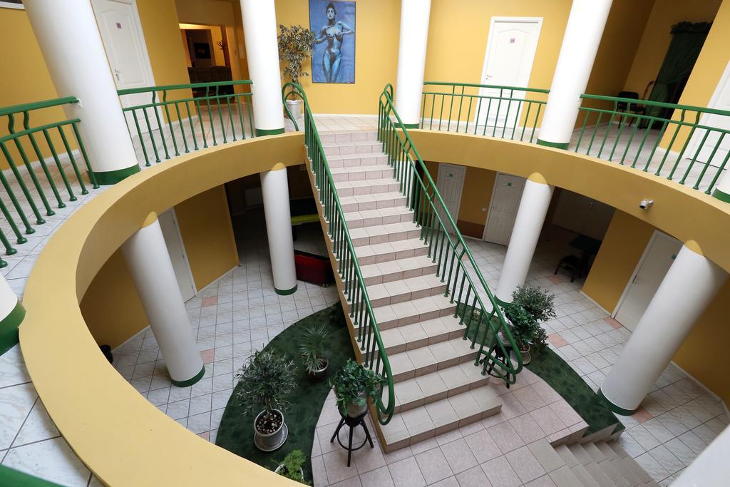 Vaivorykste Otel Šiauliai Dış mekan fotoğraf